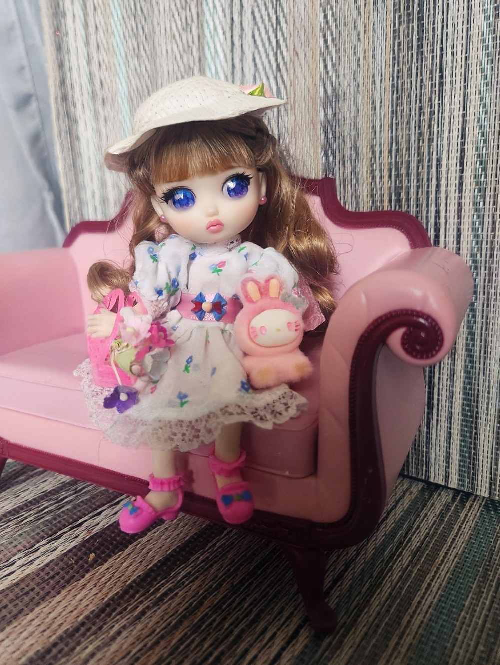 Sweet handmade bjd doll dressed in Spring Outfit With accessoires